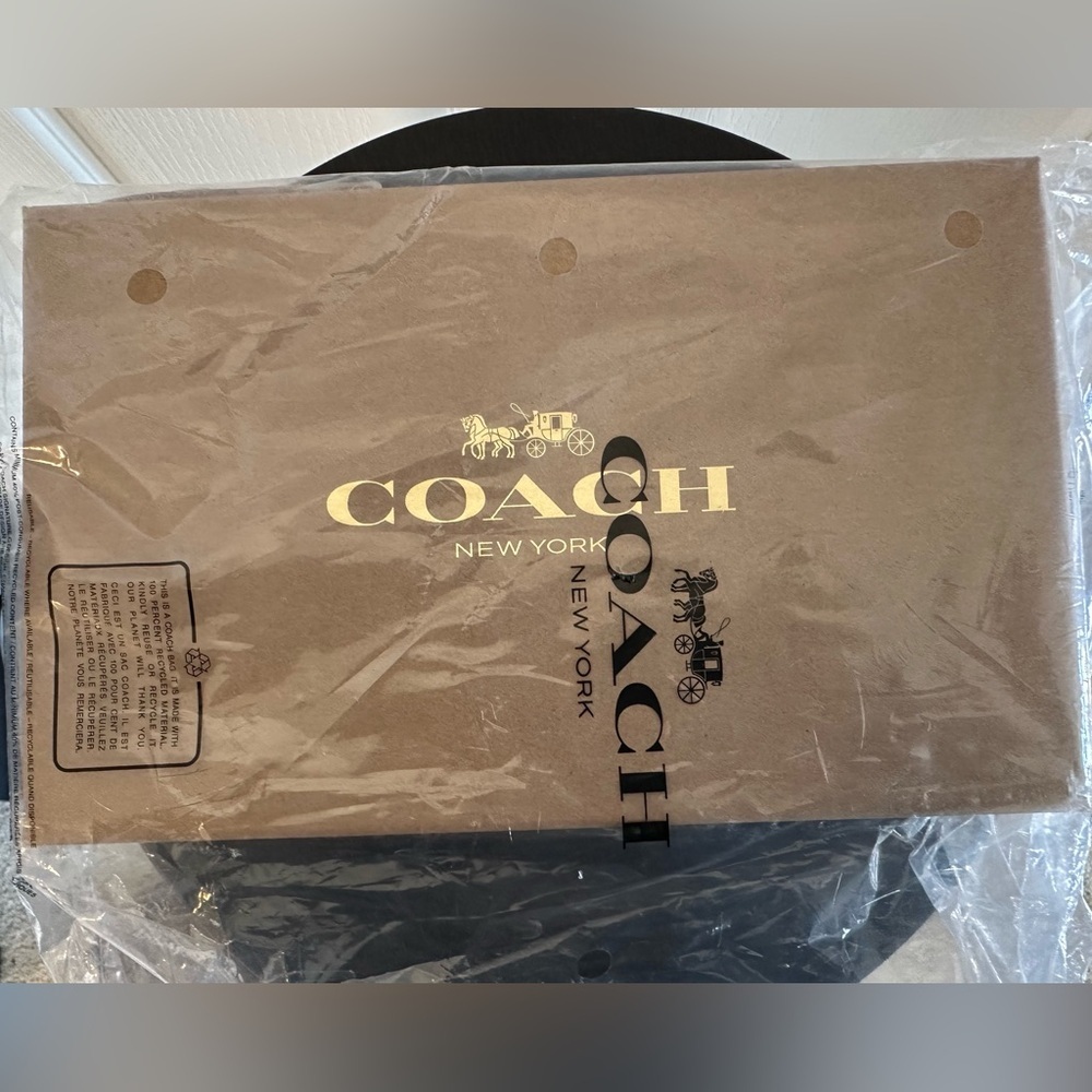 Coach Boxed Zip Wristlet in Sig Canvas, CN044, Chalk/Glacier White Multi. NEW - Picture 5 of 7